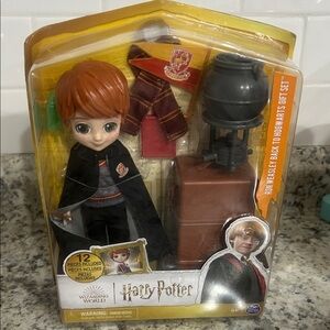 Harry Potter Ron Weasley Gift Set - Black and Red